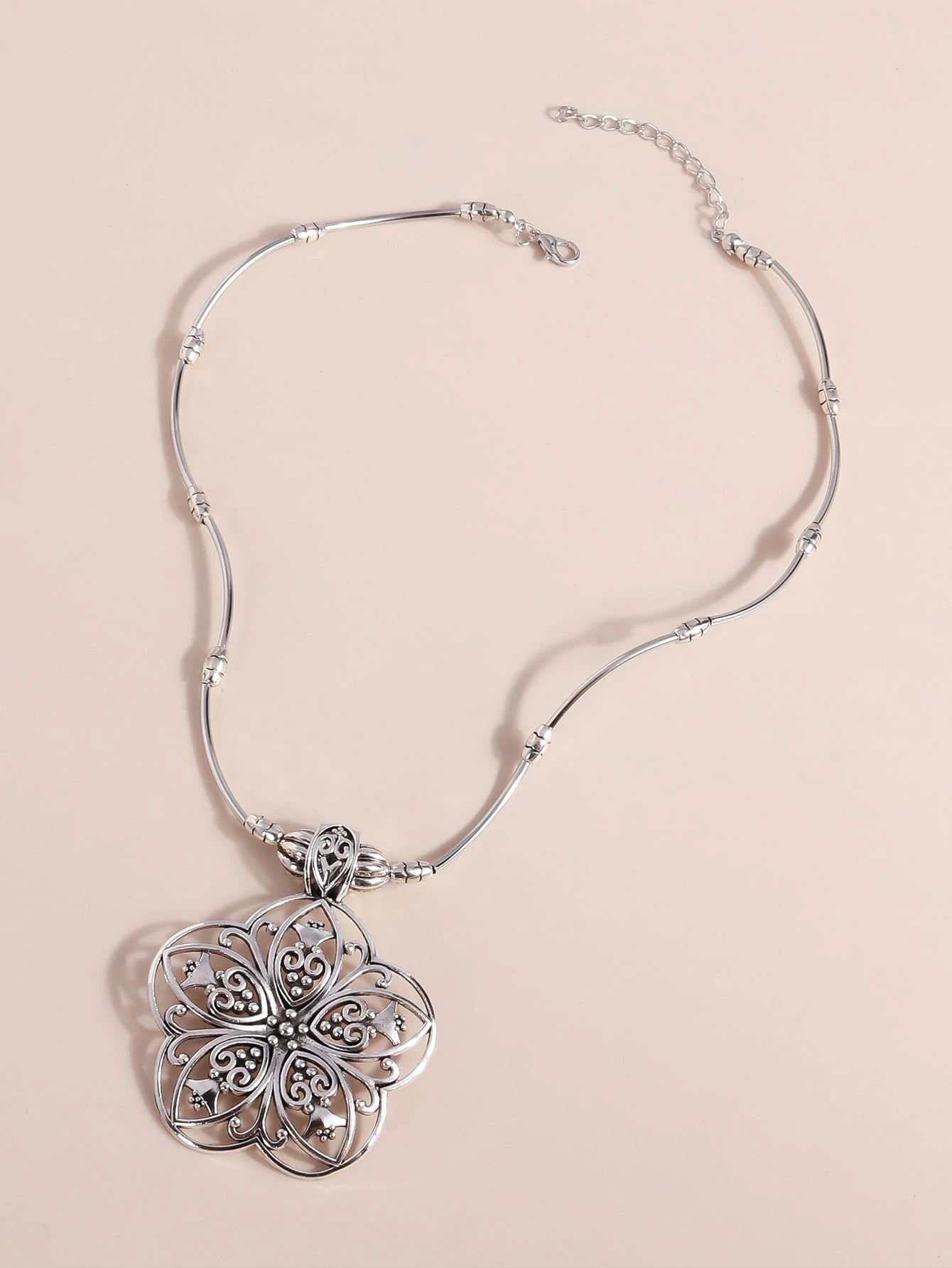 FLOWER CHARM NECKLACE