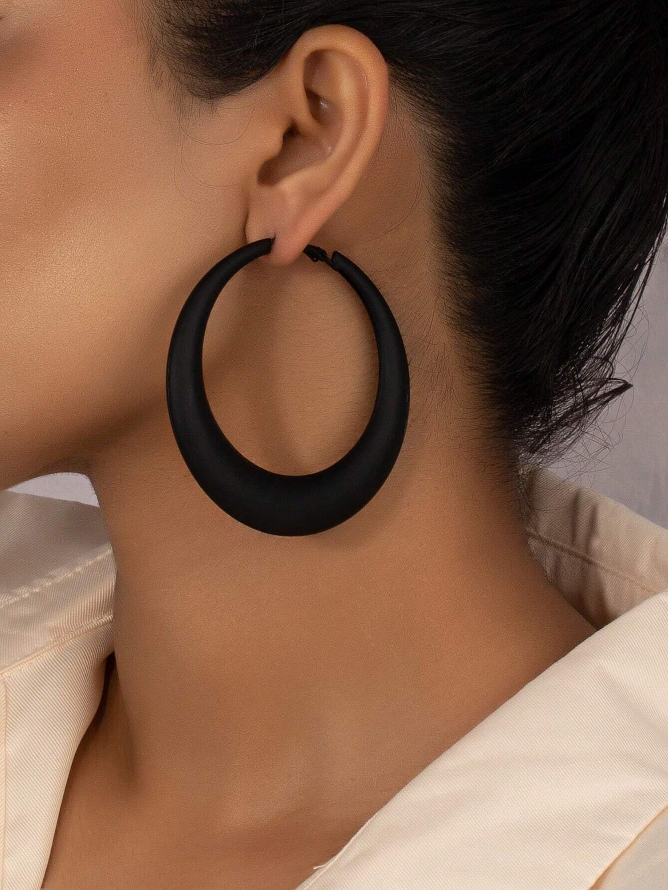 BLACK GEOMETRIC ENAMEL EARRINGS