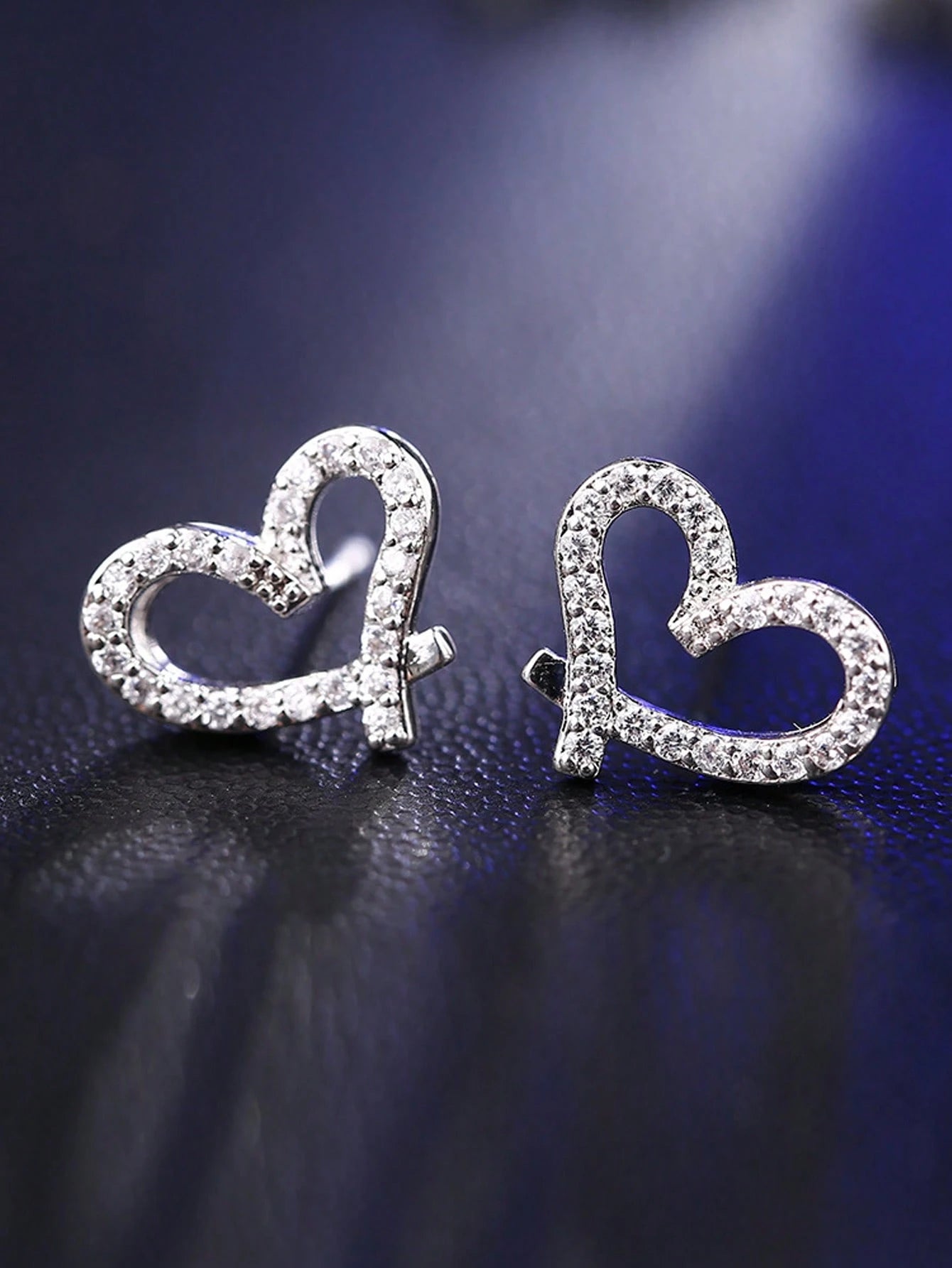 ZIRCONIA HEART STUD EARRINGS