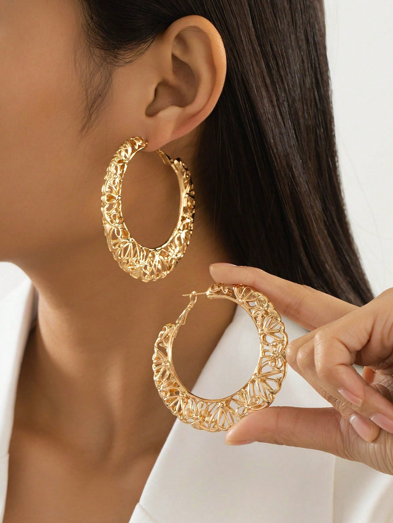 GOLD TONED GEOMETRIC ENAMELED EARRINGS