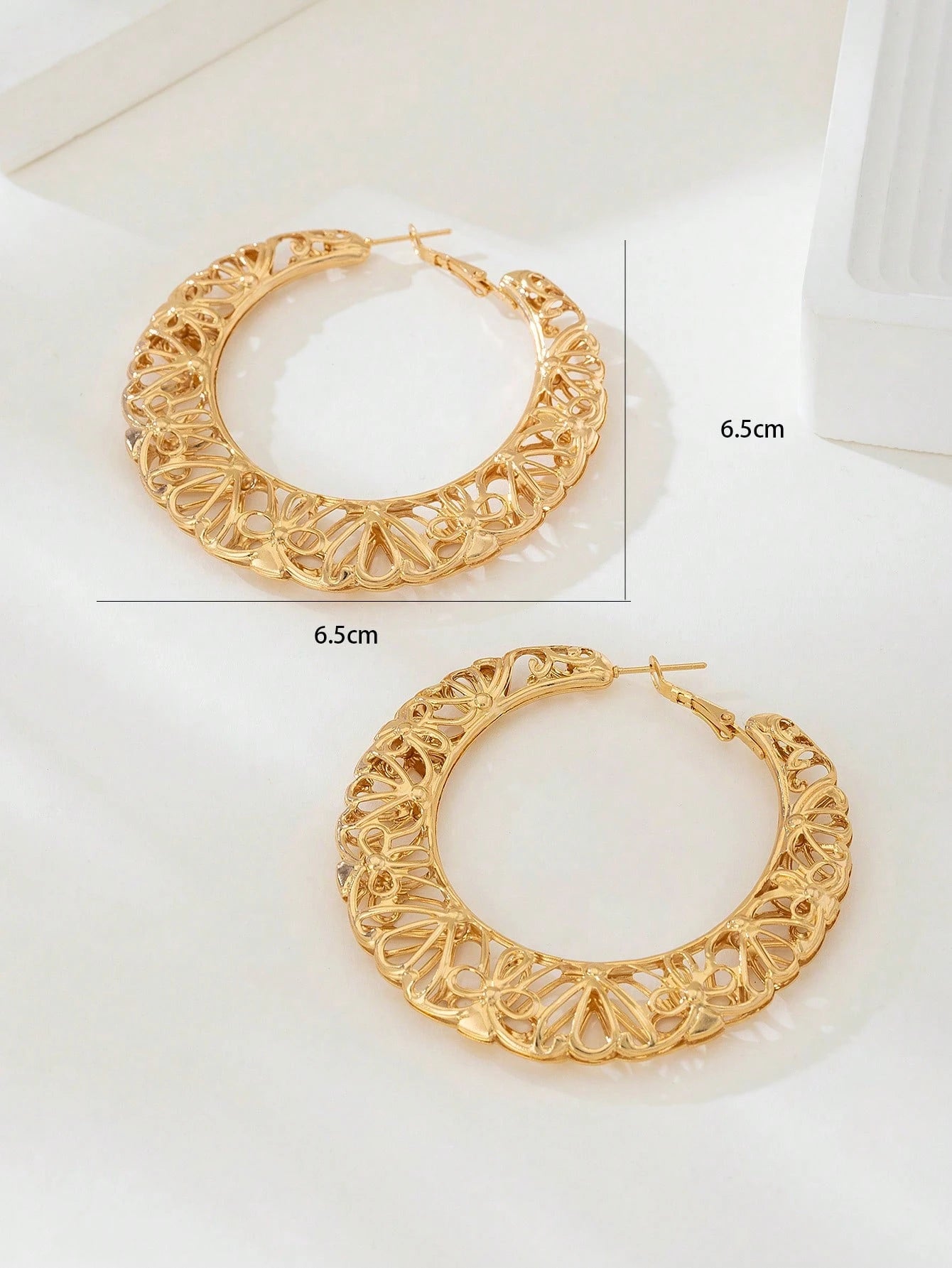 GOLD TONED GEOMETRIC ENAMELED EARRINGS
