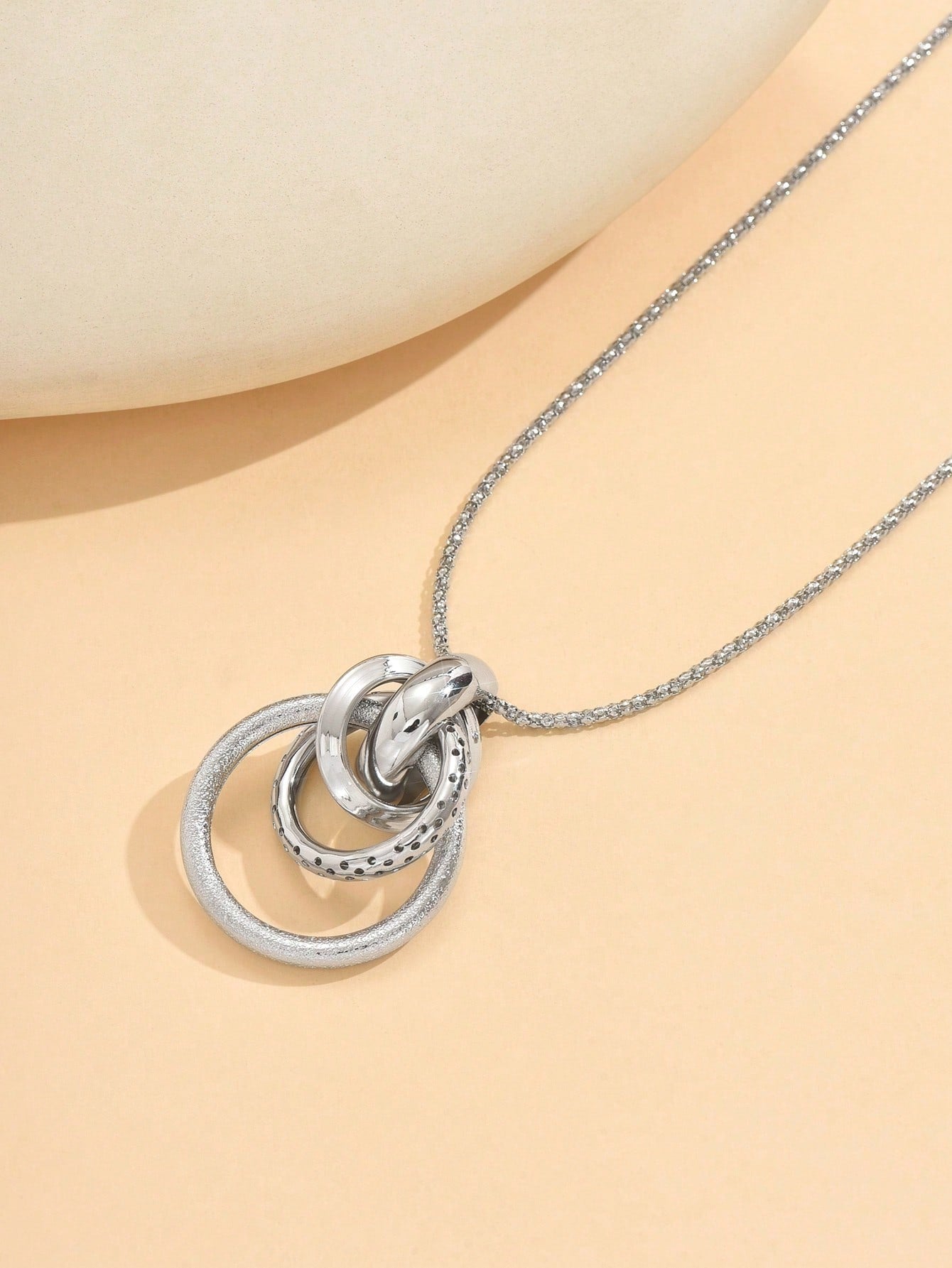 VINTAGE METAL ASYMMETRICAL PENDANT LONG NECKLACE