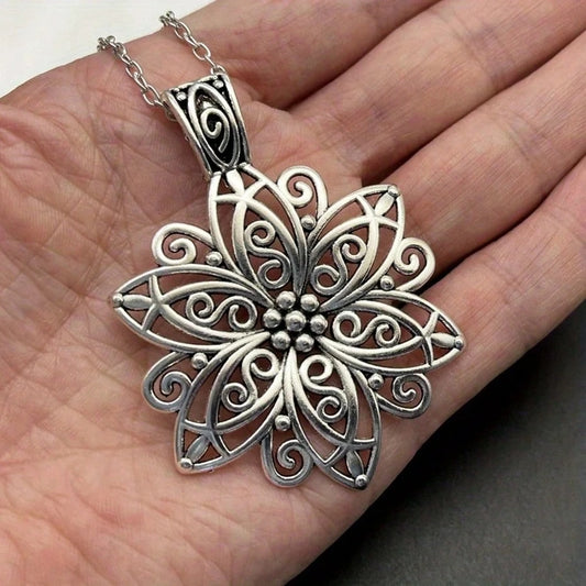 VINTAGE HOLLOW BIG FLOWER PENDANT NECKLACE