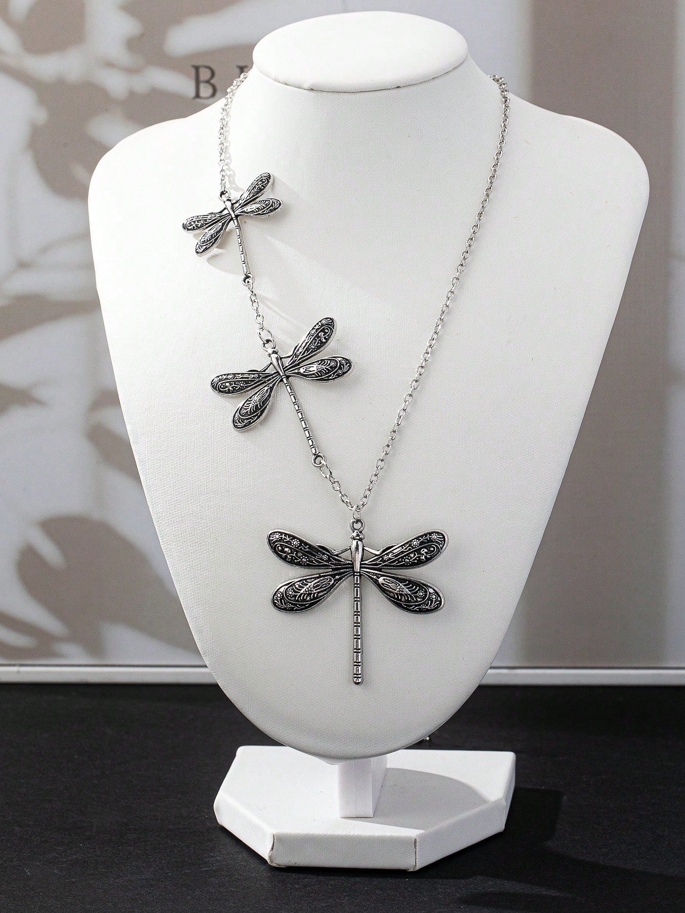 GOTHIC METAL MATERIAL VINTAGE DRAGONFLY PENDANT NECKLACE