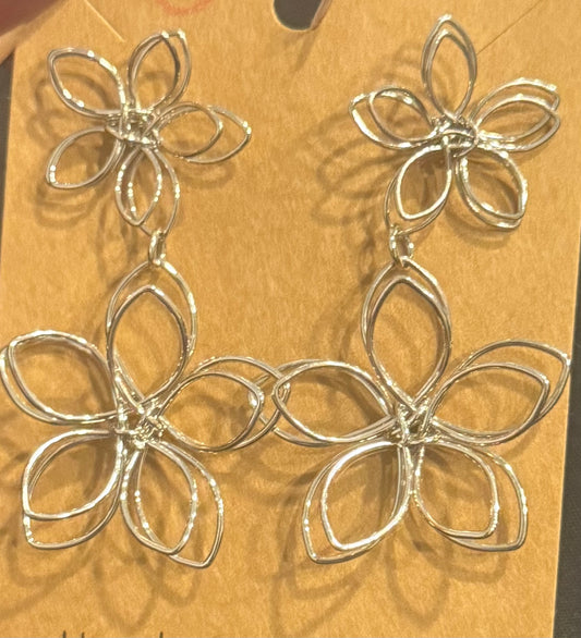 SILVER TONED DANGLE FLOWER EARRINGS