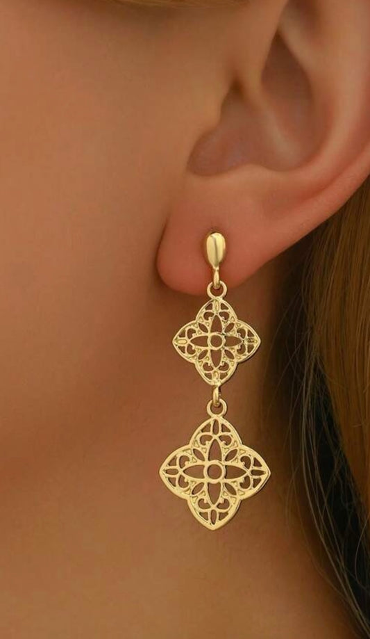 GOLD TONED DANGLE EARRINGS
