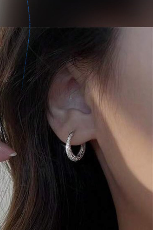 SMALL SILVER TONED HOOP EARRINGS
