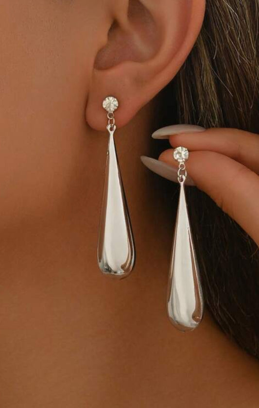 SILVER TONED DANGLE EARRINGS