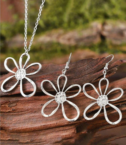 SILVER TONED FLOWER SET