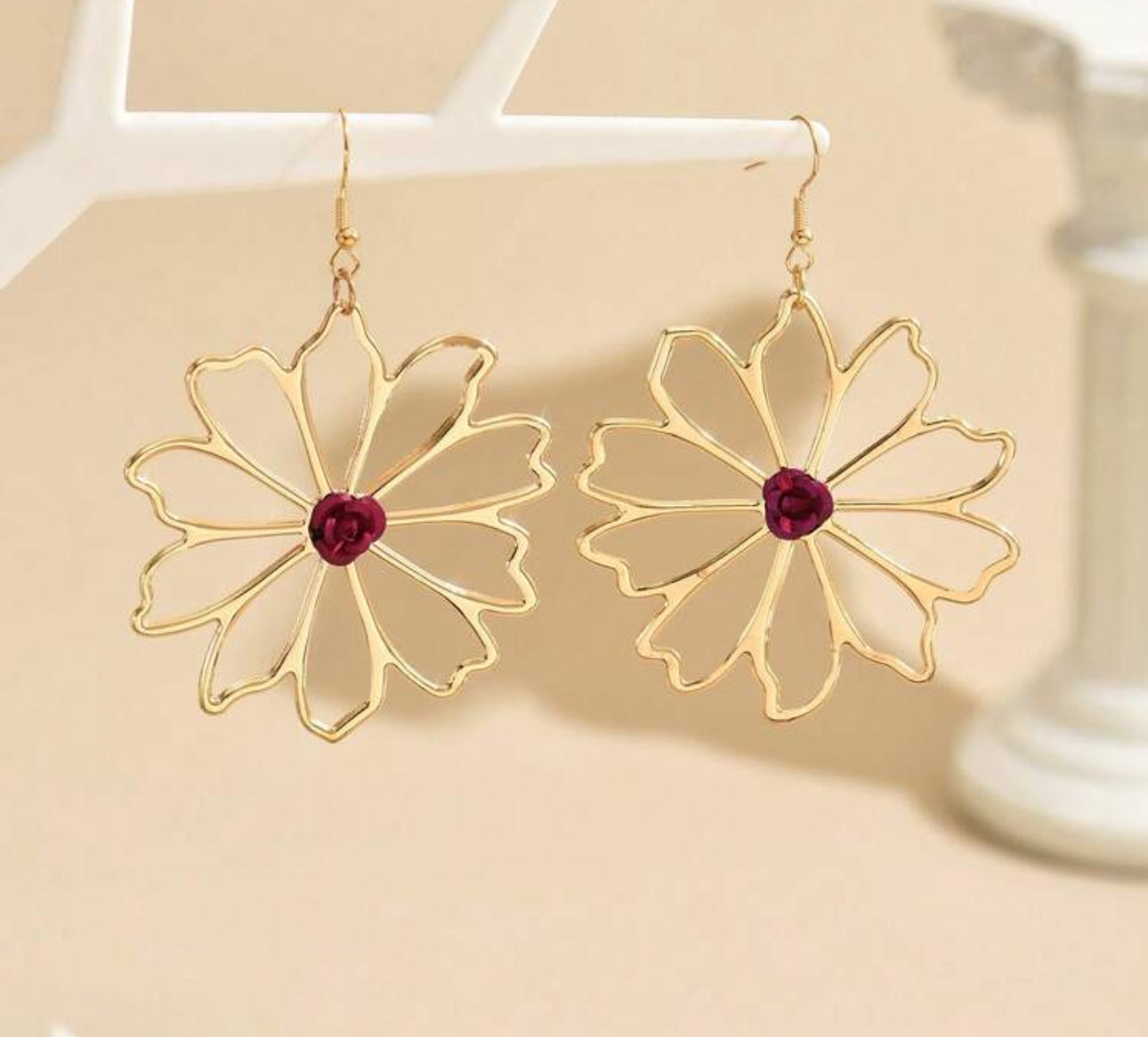 GOLD TONED FLOWER EARRING