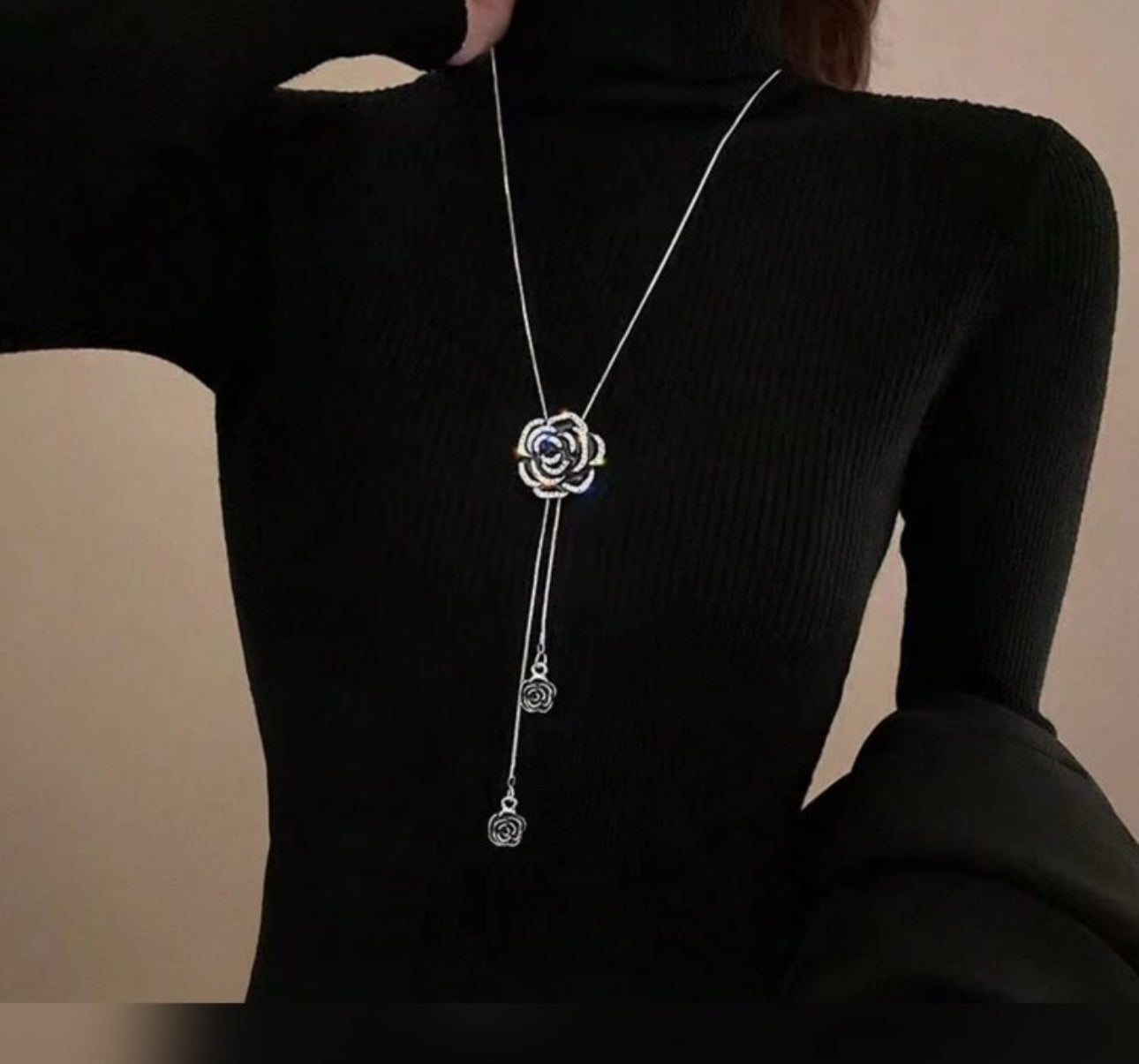 ROSE NECKLACE