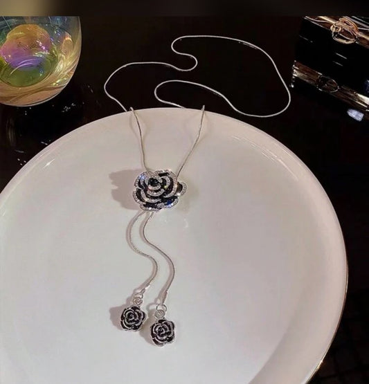 ROSE NECKLACE