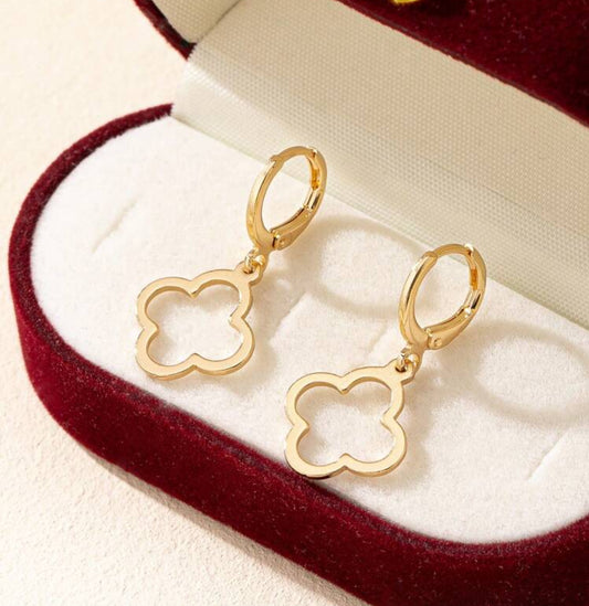 SMALL GOLD TONED DANGLE EARRINGS